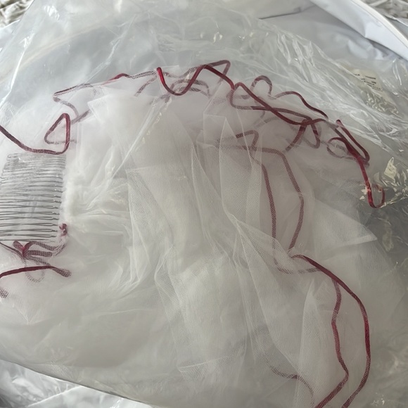 Strapless White dress with red trim. Purchased and never worn size 8. NWT - Picture 3 of 5